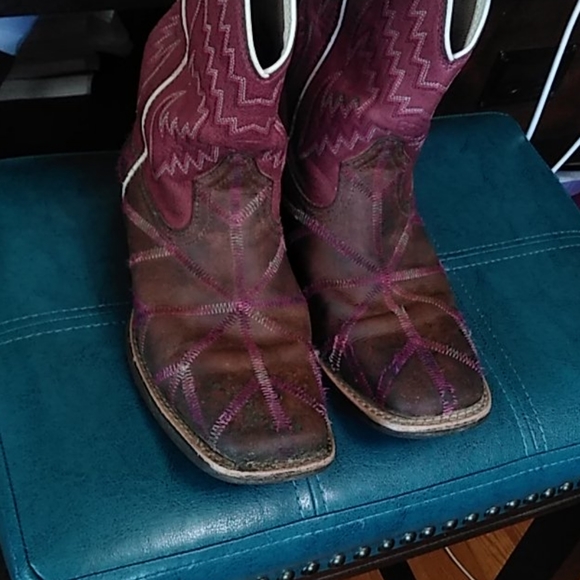 Girls Ariat square toe pull on riding boots - Picture 5 of 5